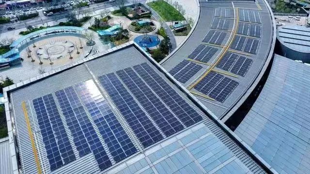 商业建筑中光伏材料如何应对不同气候条件