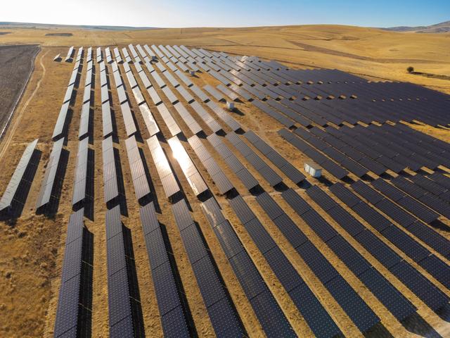 光伏材料技术在偏远地区提升能源独立性的挑战与机遇是什么