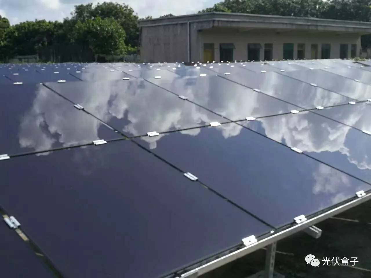 光伏材料在水上光伏电站中的设计如何考虑自然灾害风险 光伏材料在水上光伏电站中的设计如何考虑自然灾害风险