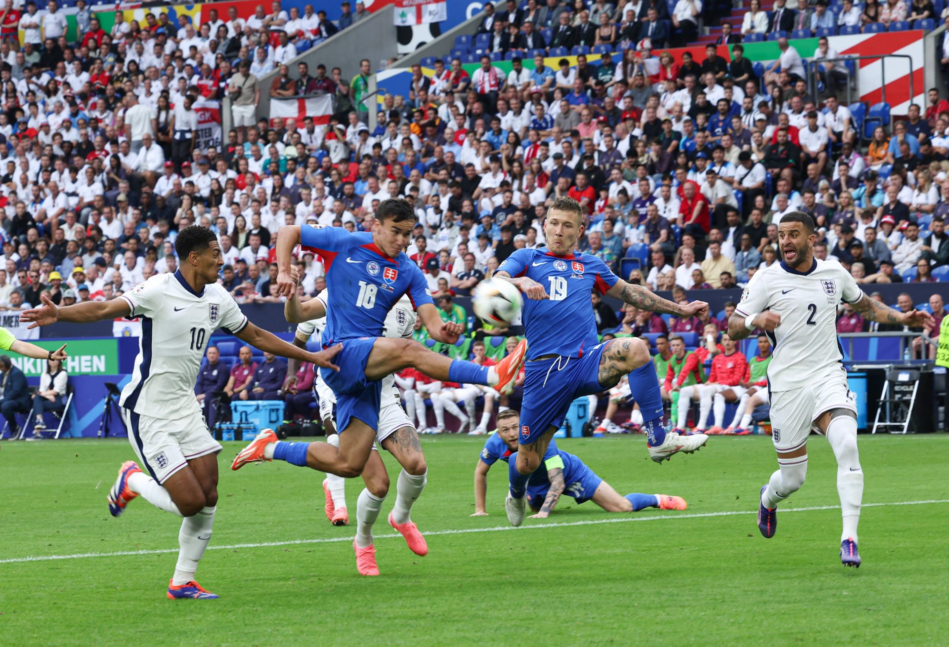 英格兰队实力超群，欧锦赛冠军热门之一