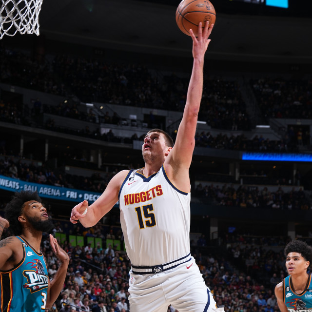 活塞队反客为主，主场大获全胜