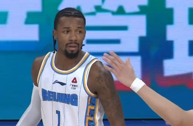 湖南足球队新赛季大胜开局，向冠军发起冲击