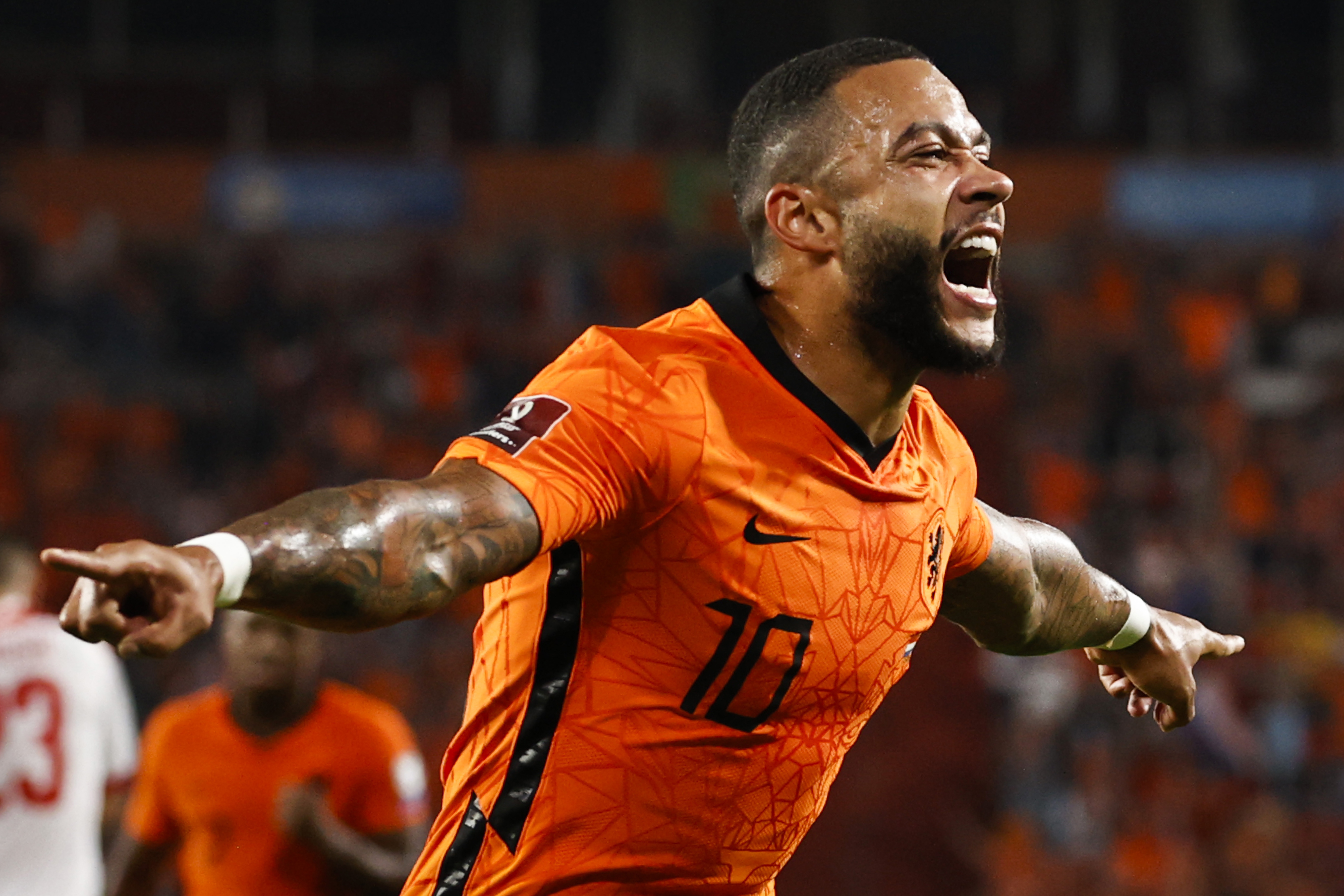 热刺前锋梅开二度,成为焦点 热刺前锋梅开二度,成为焦点