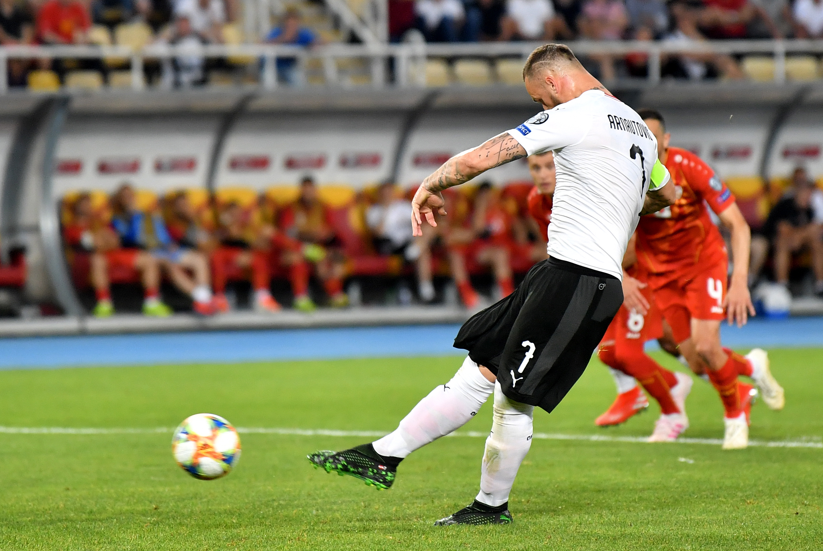 奥地利队击败马其顿，成功晋级欧锦赛