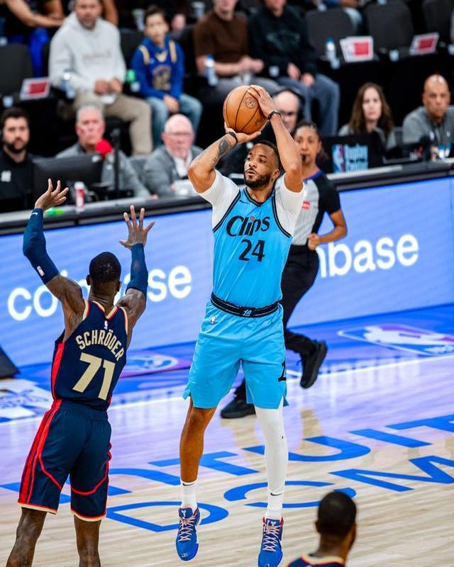 洛杉矶快船队主场失利，球迷期待主场弥补