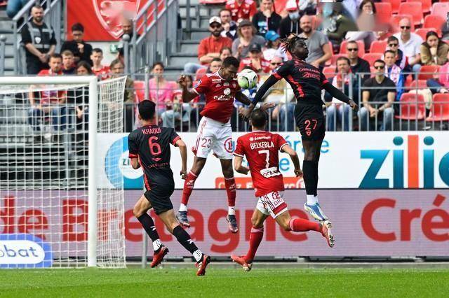 狂胜!门兴格拉德巴赫展现强大实力 狂胜!门兴格拉德巴赫展现强大实力