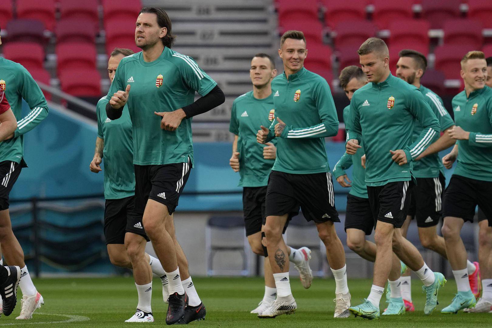 匈牙利队全力反击,画面感人 匈牙利队全力反击,画面感人