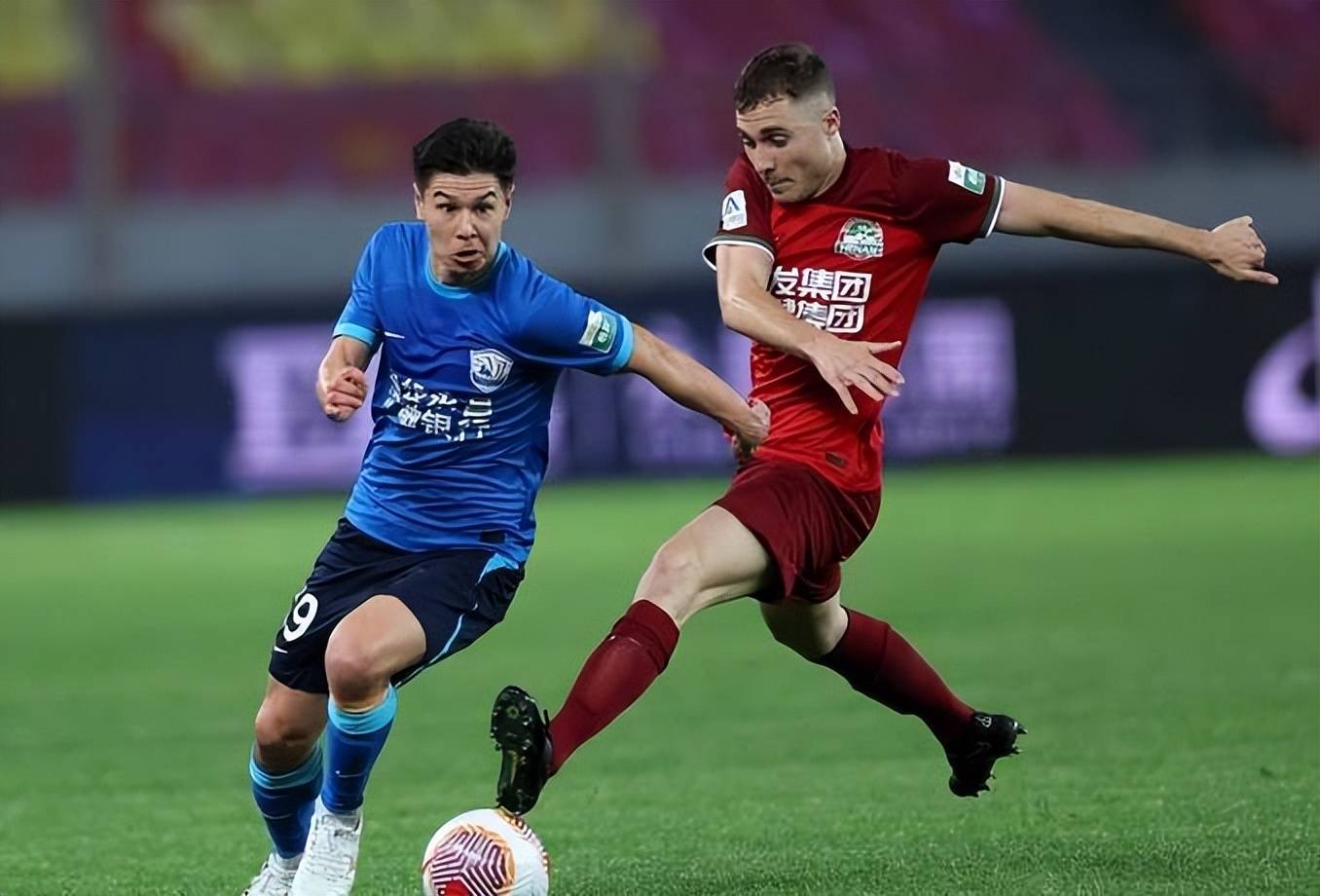 雄狮主力球员伤愈归队,或将为球队增添实力 雄狮主力球员伤愈归队,或将为球队增添实力