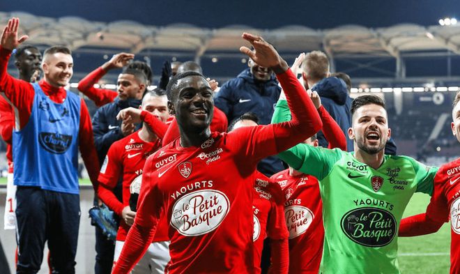 纽伦堡球员集体放假,备战下一场比赛 纽伦堡球员集体放假,备战下一场比赛