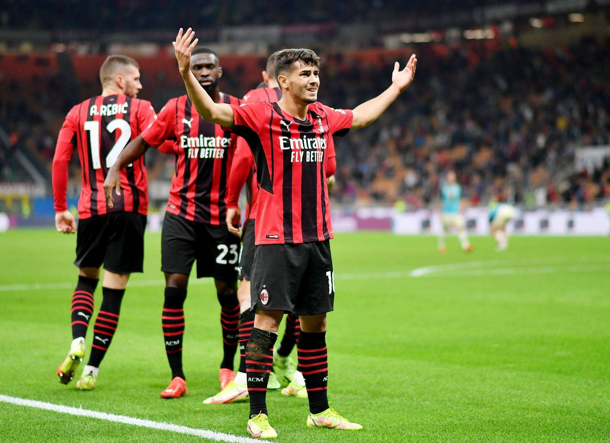 AC米兰再战告负,黯然离开欧冠赛场 AC米兰再战告负,黯然离开欧冠赛场