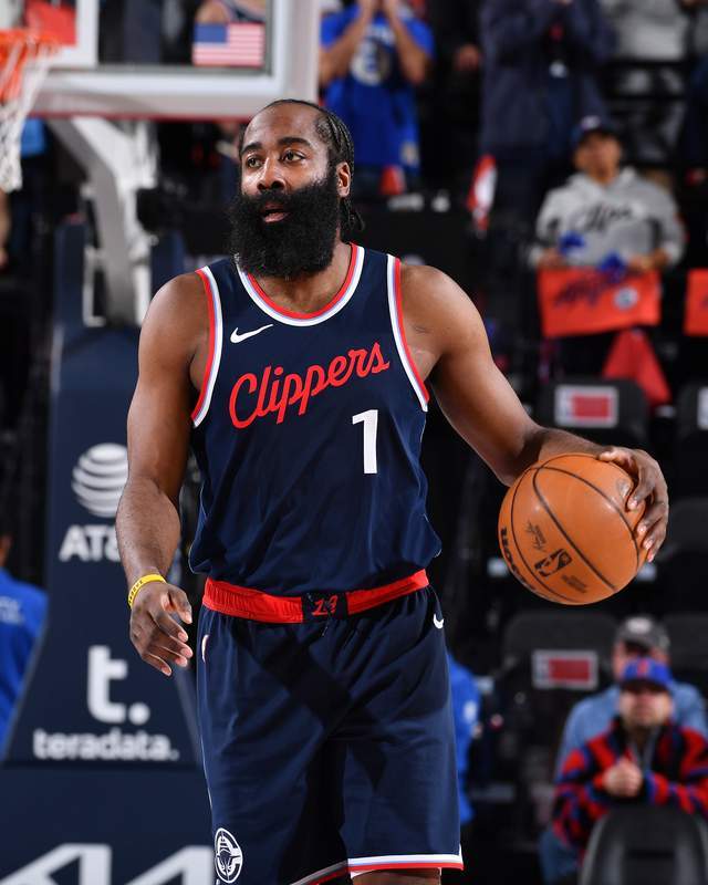 快船主场大胜雄鹿,将系列赛带入抢七 快船主场大胜雄鹿,将系列赛带入抢七