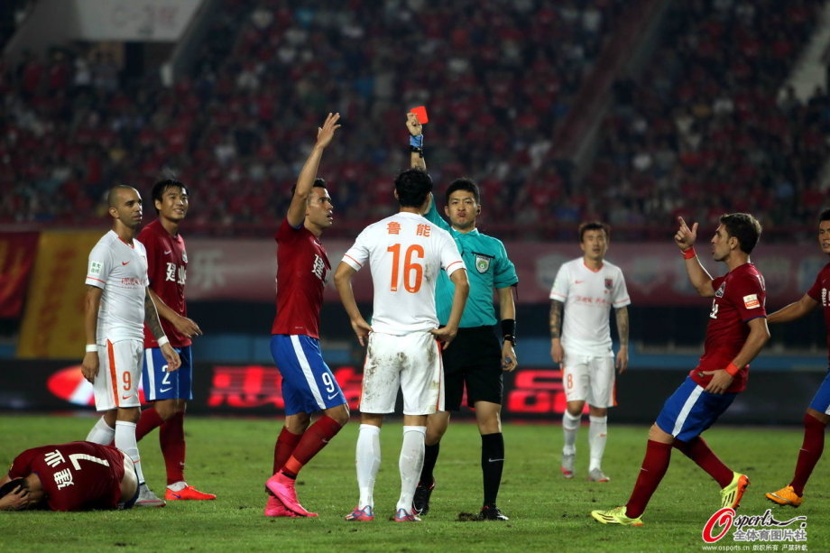 鲁能主场不敌建业,保持中游位置稳定 鲁能主场不敌建业,保持中游位置稳定